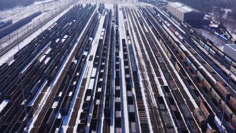 les trains de marchandises stockés dans la cour de marchandises à katowice pologne