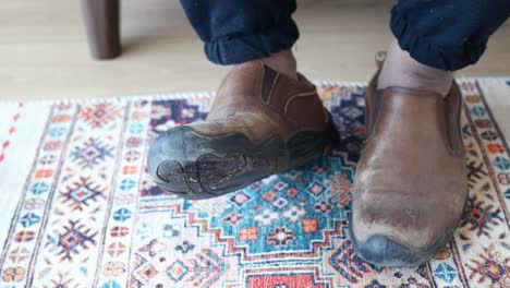 repairing worn leather shoes
