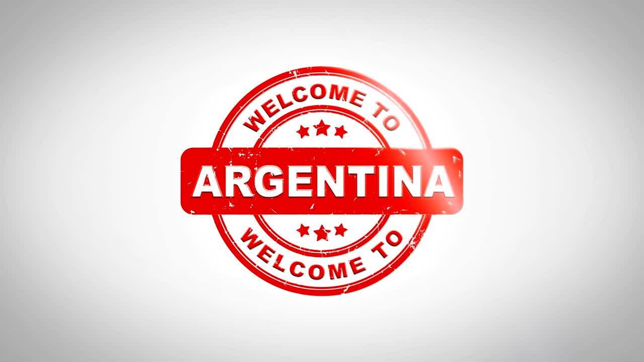bienvenido a argentina firmado texto de estampado animación de sello de madera. tinta roja en papel blanco limpio fondo de superficie con fondo matte verde incluido.