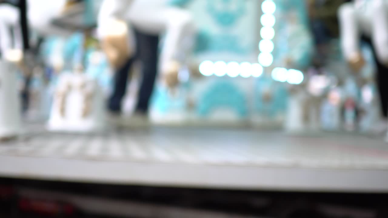 놀이 공원의 카루셀, 초점 밖, 낮은 각도