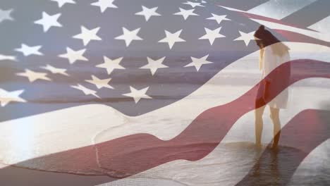 Frau-Am-Strand-Und-Eine-Amerikanische-Flagge