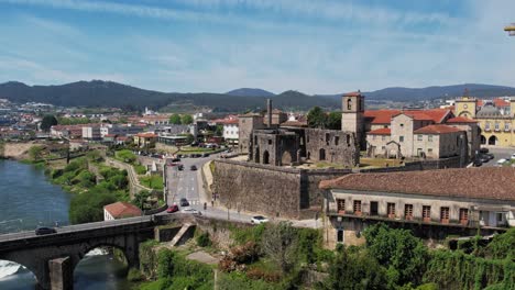 Aerial-of-Barcelos’-medieval-charm-with-iconic-bridge-spanning-the-Cávado-River,-framed-by-historic-buildings