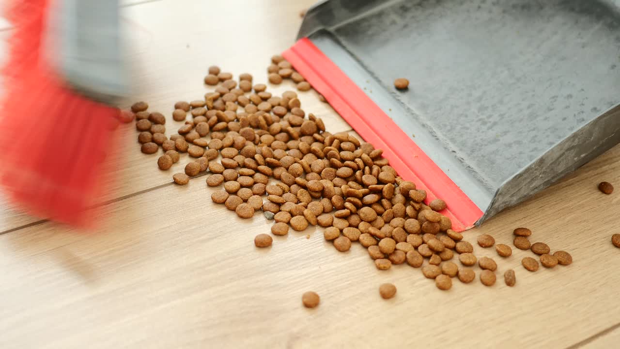 Pet food cleanup