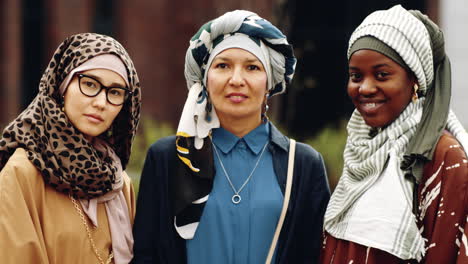 retrato de tres mujeres musulmanas