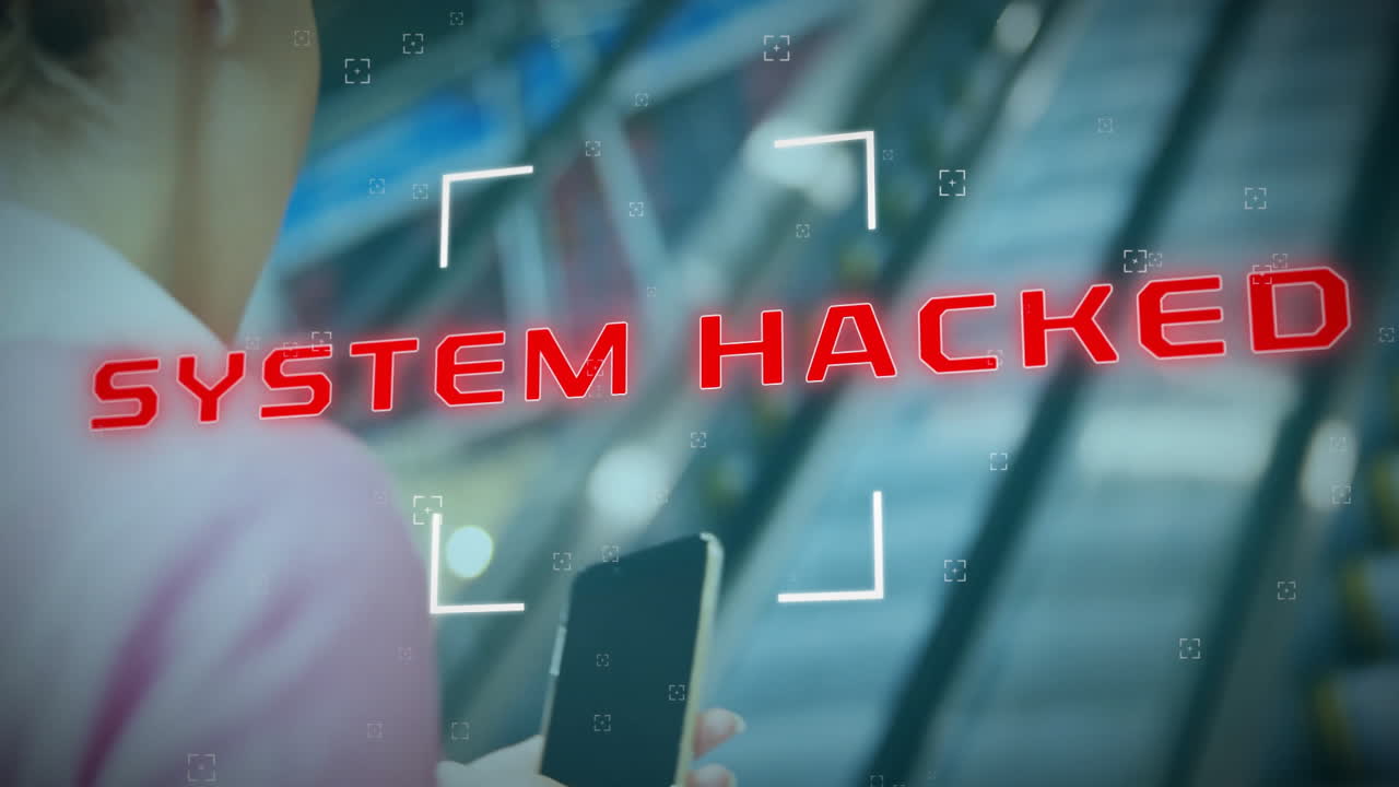 스마트폰을 사용하는 백인 여성에 대한 시스템 해킹 텍스트의 애니메이션