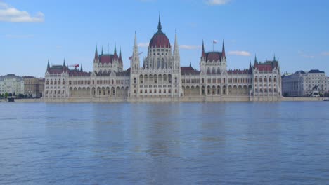 parlamento de budapest vista desde la plaza batthyány durante la inundación del danubio, parte 2