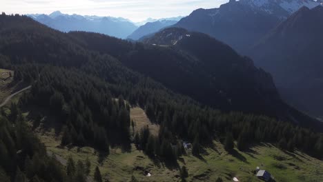 Vista-Aérea-Sobre-Alp-Parpfienz-En-Bludenz,-Austria,-Europa