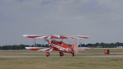 airshow plane taxis to runway