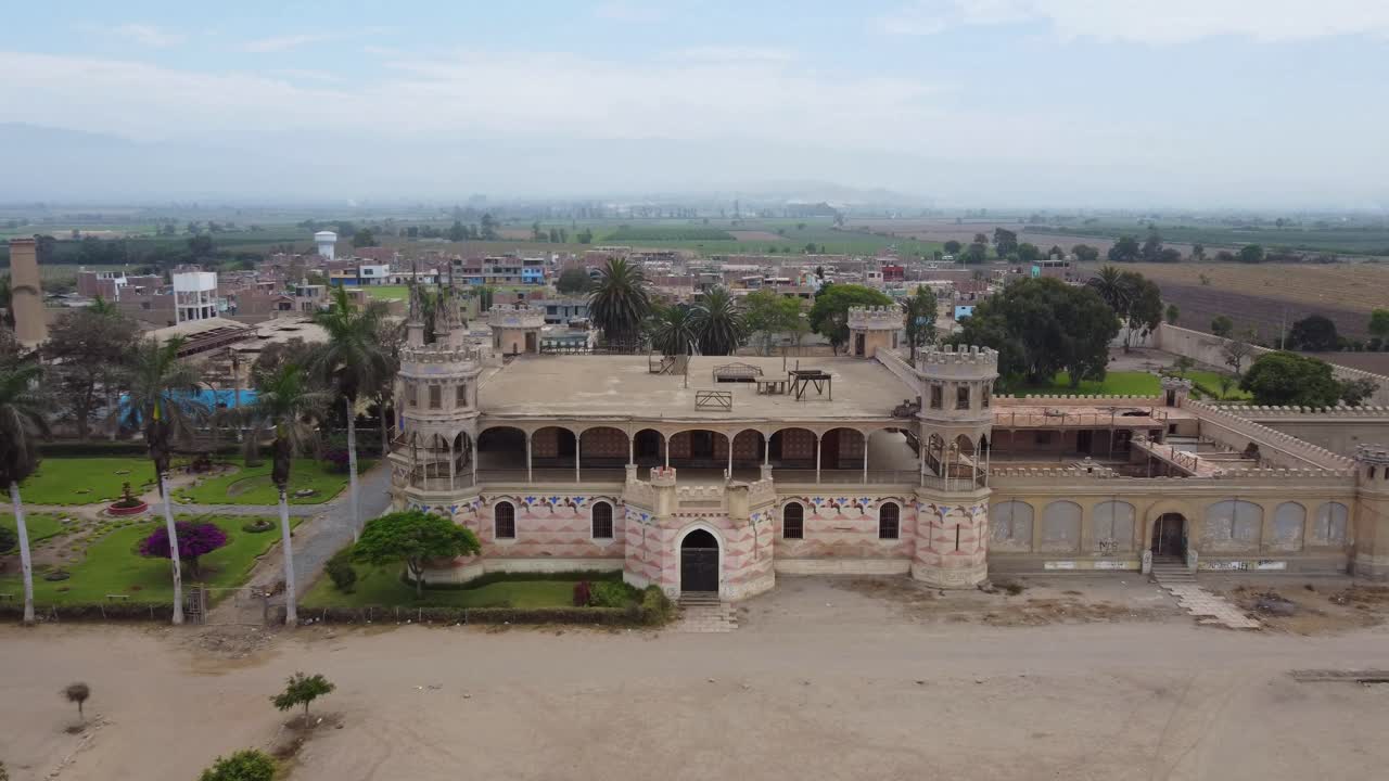 video de drone de un palacio o castillo abandonado llamado "castillo unanue