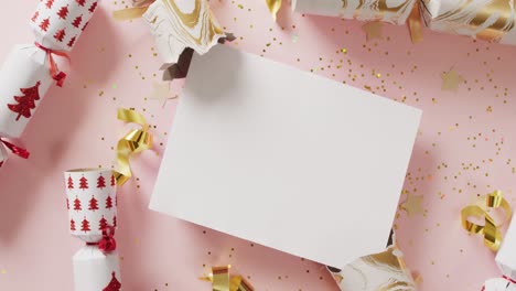 Vídeo-De-Galletas-Navideñas-Y-Espacio-Para-Copiar-En-Tarjeta-Blanca-Y-Fondo-Rosa