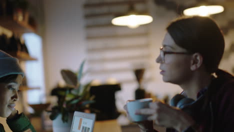 happy-business-team-working-late-using-laptop-computer-in-cafe-brainstorming-ideas-discussing-project-deadline-enjoying-teamwork-sharing-entrepreneur-friends-chatting-drinking-coffee