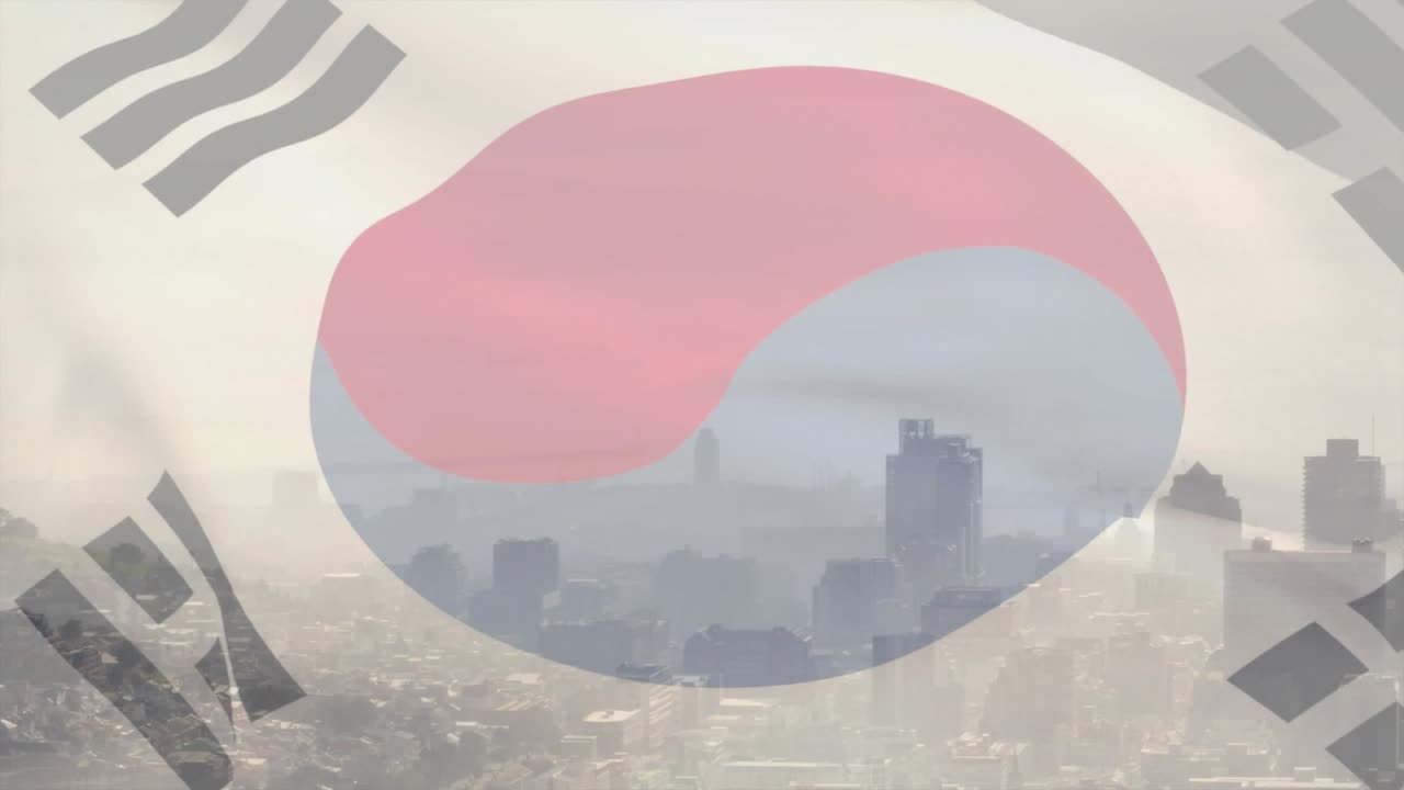 Bandiera Taegeukgi con il taegeuk che ondeggia su uno skyline sfocato, in riproduzione, che si ripiega rivelando una torre per le notizie.
