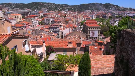 Una-Vista-De-La-Ciudad-Y-El-Puerto-De-Cannes,-Francia-1