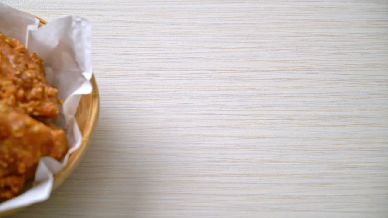 patatas fritas en rodajas con sésamo - estilo de comida tailandesa