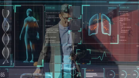 interfaz digital con procesamiento de datos médicos contra el hombre con bolsa de carretilla usando teléfono inteligente