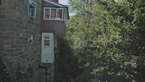 pueblo de la bahía de robin hoods, yorkshire del norte, páramos de la costa de la herencia de york norte clip22