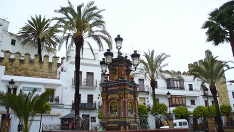 Fountain,-Plaza-de-España,-Vejer-de-la-Frontera,-Andalusia,-Spain