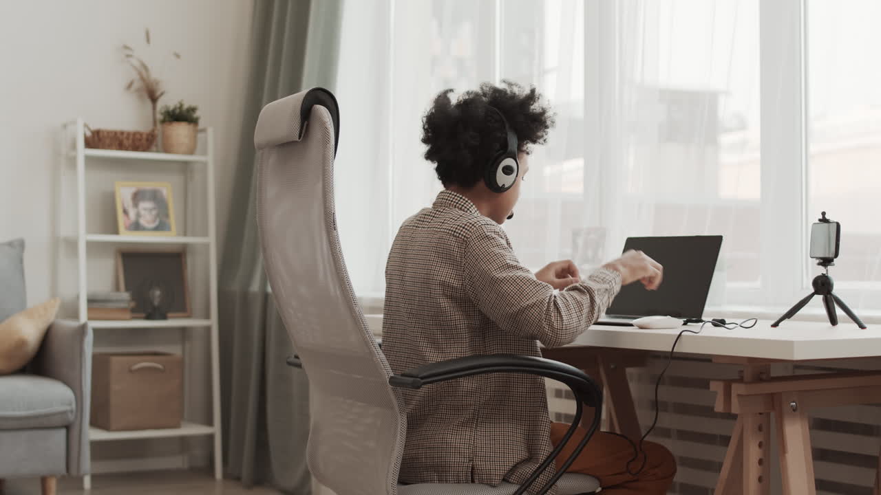 Curly Gamer Recording Video Blog