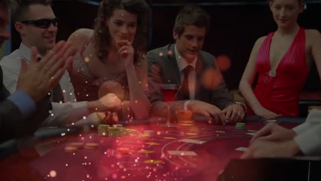 jugadores de póquer alrededor de una mesa de póquer con animación de efectos de luz en primer plano