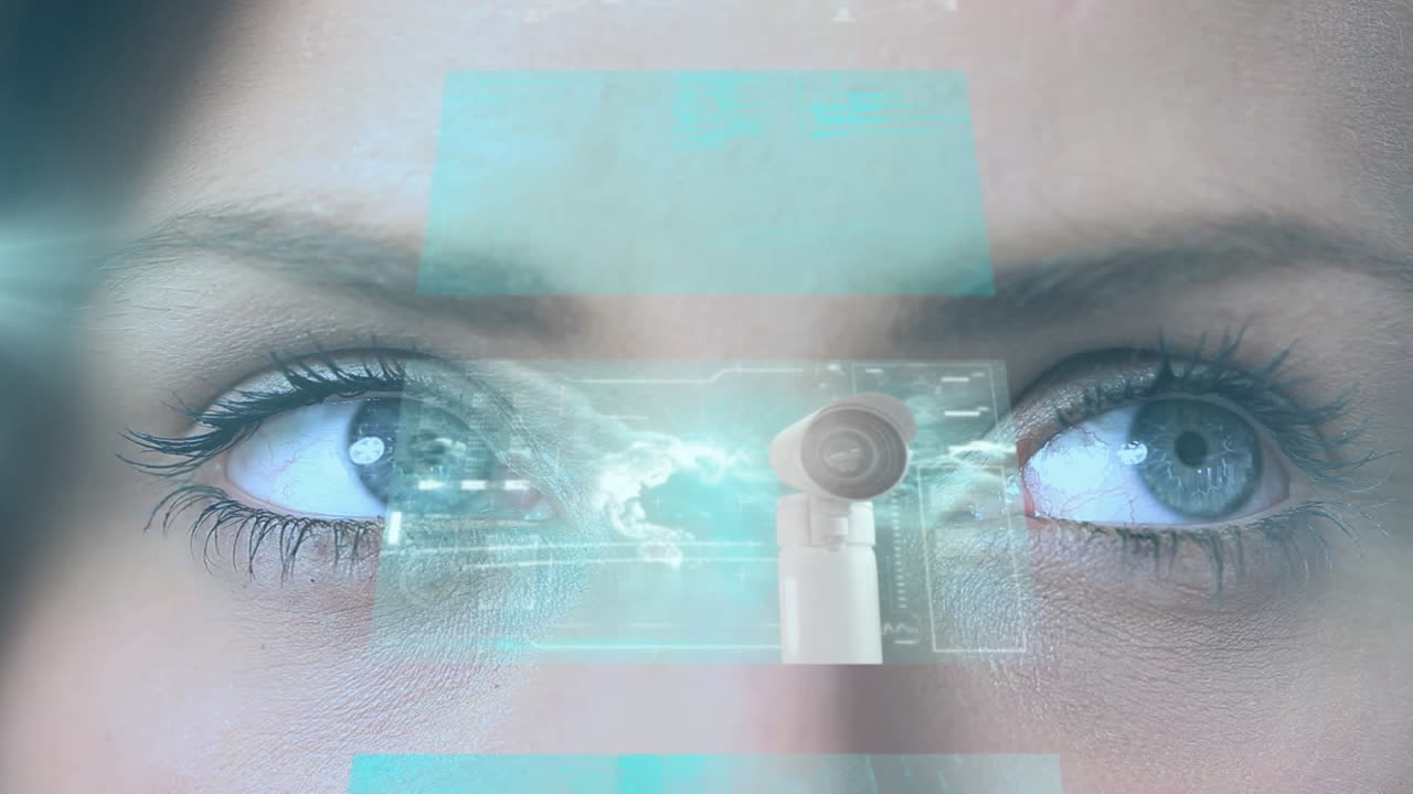 animación de procesamiento de datos y formas púrpuras sobre los ojos de una mujer caucásica