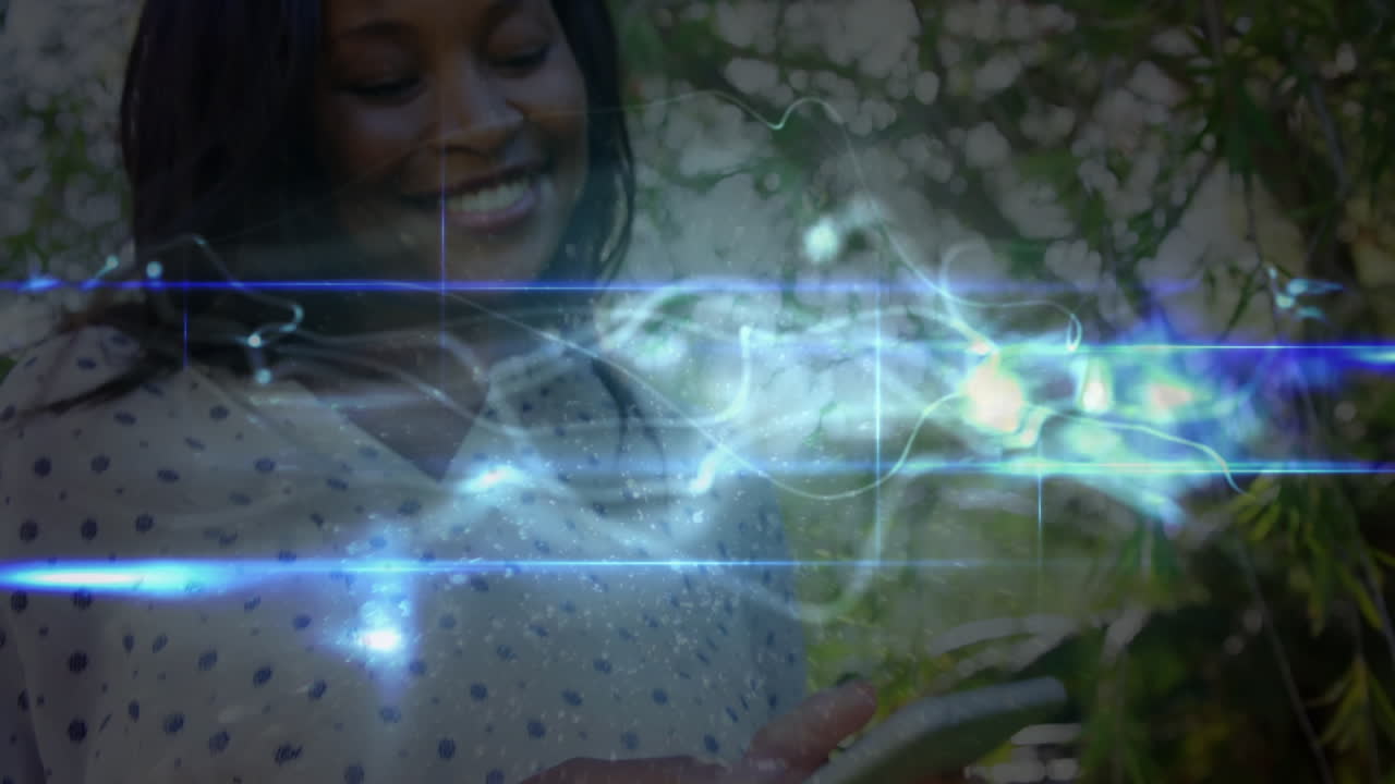 forma abstracta contra la familia caucásica usando la computadora portátil en el hogar