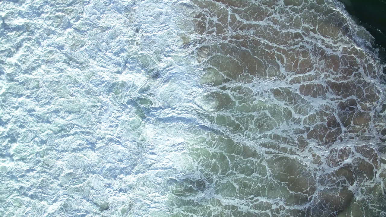 las olas se estrellaron