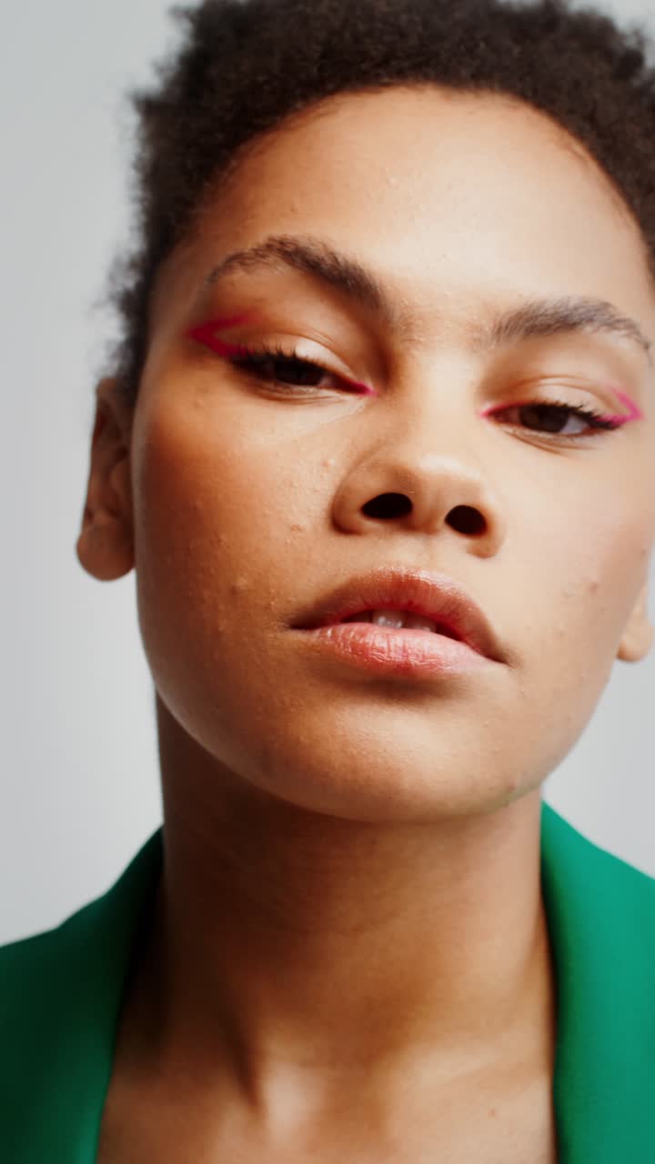 Porträt einer schönen Frau mit Make-up