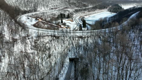 Horseshoe-curve-train-through-mountain-pass