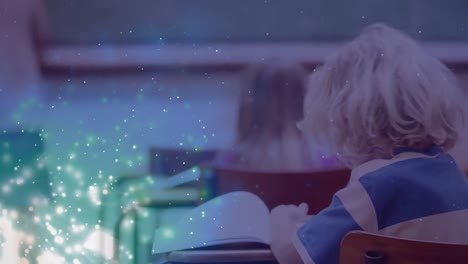 animación de puntos de luz sobre diversos escolares que aprenden en el aula