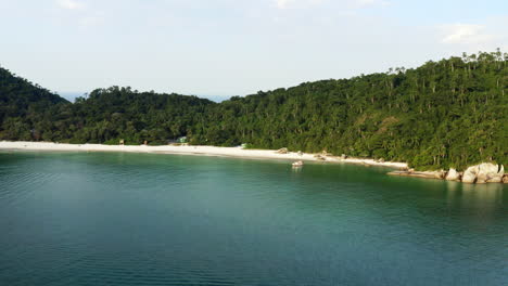 Paradise-beach,-Campeche-Island,-Florianopolis,-Santa-Catarina,-Brazil