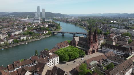 Catedral-Gótica-En-La-Ciudad-De-Basilea-En-El-Río-Rin-En-El-Noroeste-De-Suiza