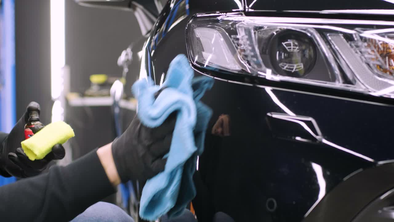 limpieza profesional de automóviles. lavado de sars. detalles interiores. limpieza en seco y detalles del interior de un automóvil. limpeza profunda de asientos. limpeza de espuma en el lavado de automóviles; limpieza del panel del automóvil del polvo. una aspiradora