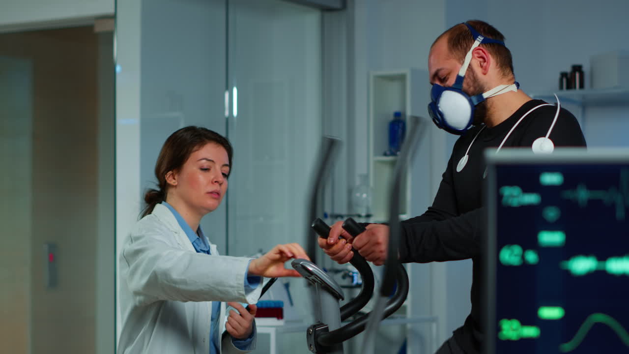 전문 건강 감독자 운동 수준을 높이고 지구력을 모니터링합니다.