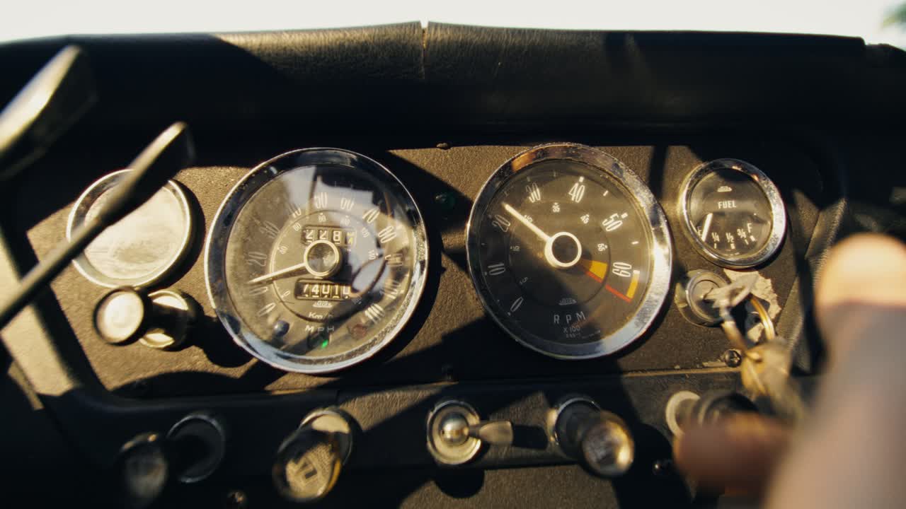 클래식 자동차 대시보드 뷰