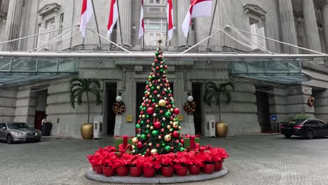 christmas tree decorating time-lapse at grand architecture.