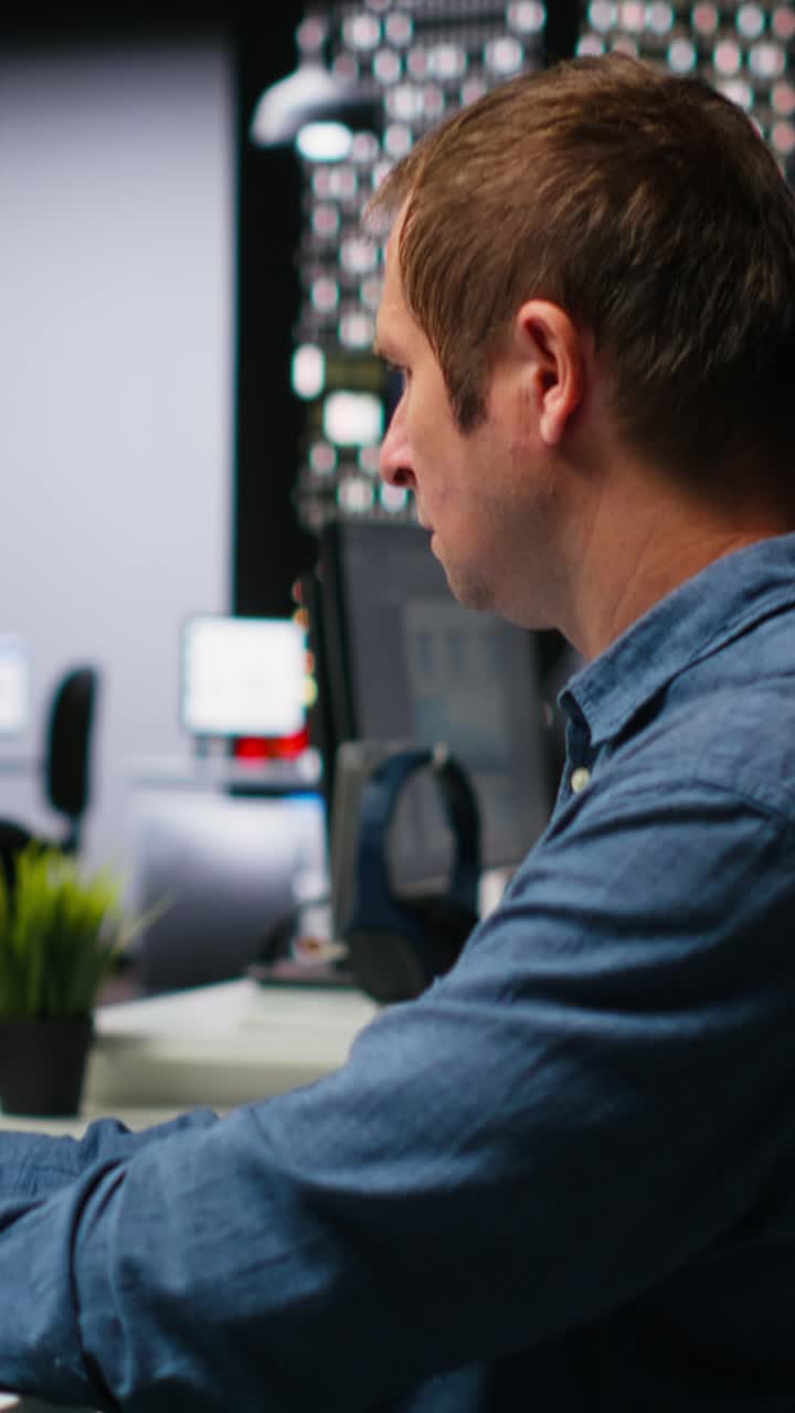 Vertical Video Expert developer using AI neural networks on 3D modeling program