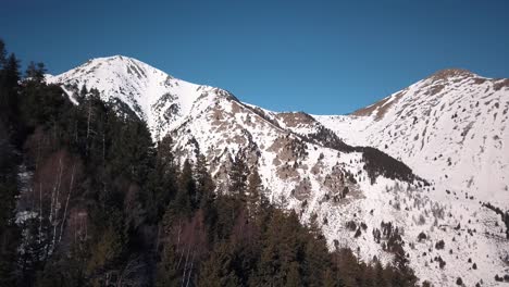 Smooth-parallax-in-the-south-of-France,-prepyrenees