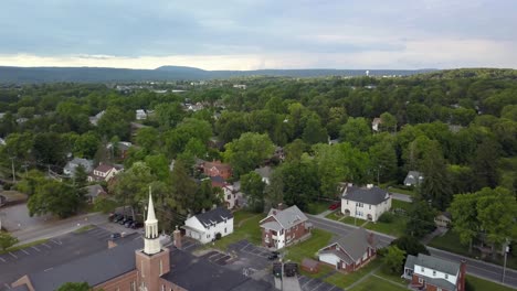 Antena-Blacksburg-Virginia,-Medio-Americano,-Ciudad-Natal,-Pequeño-Pueblo-De-Estados-Unidos,-Suburbios,-Suburbios