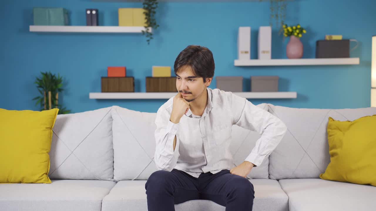 공격적이고 신경질적인 남자입니다.