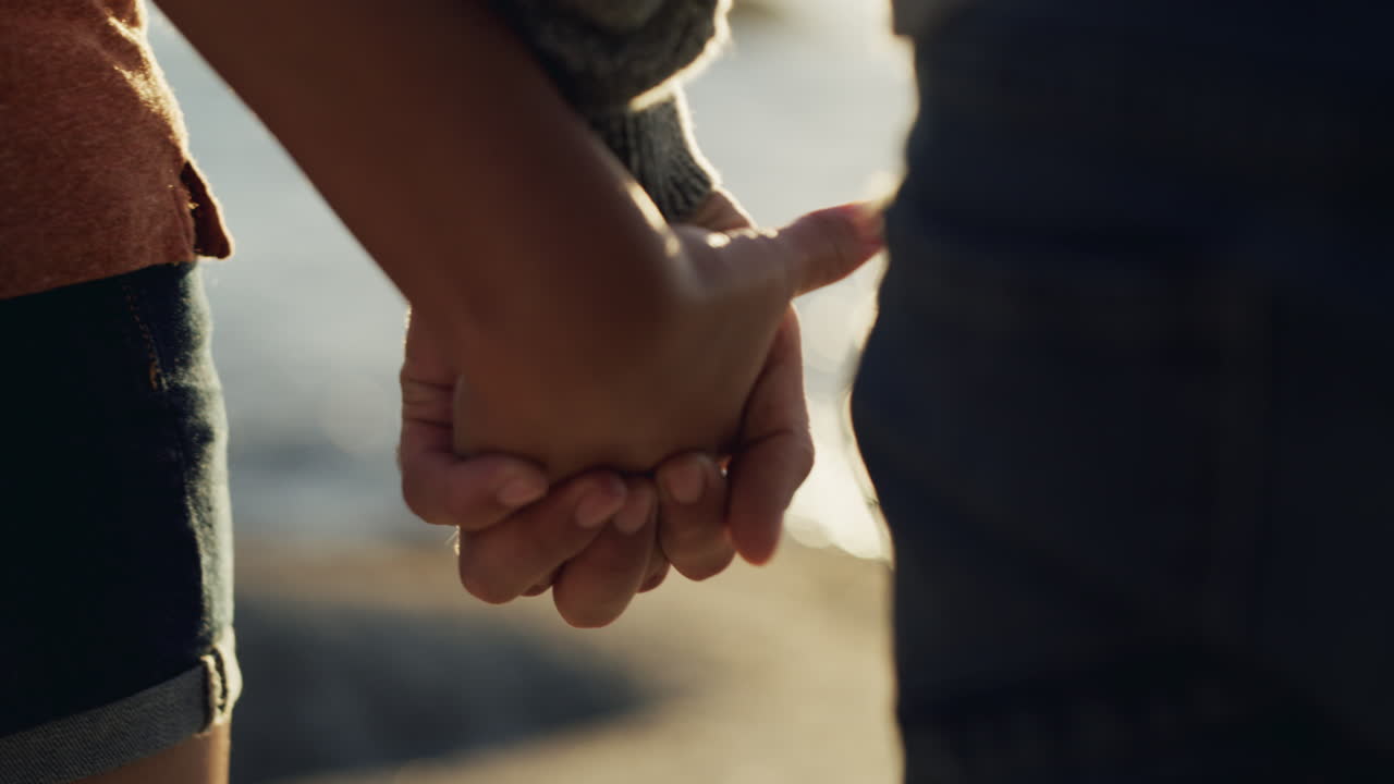 당신의 마음을 행복하게 만드는 사람들을 붙잡으세요.