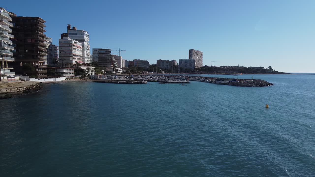 Vista aerea del porto turistico dell'Albufereta. Alicante, Spagna
