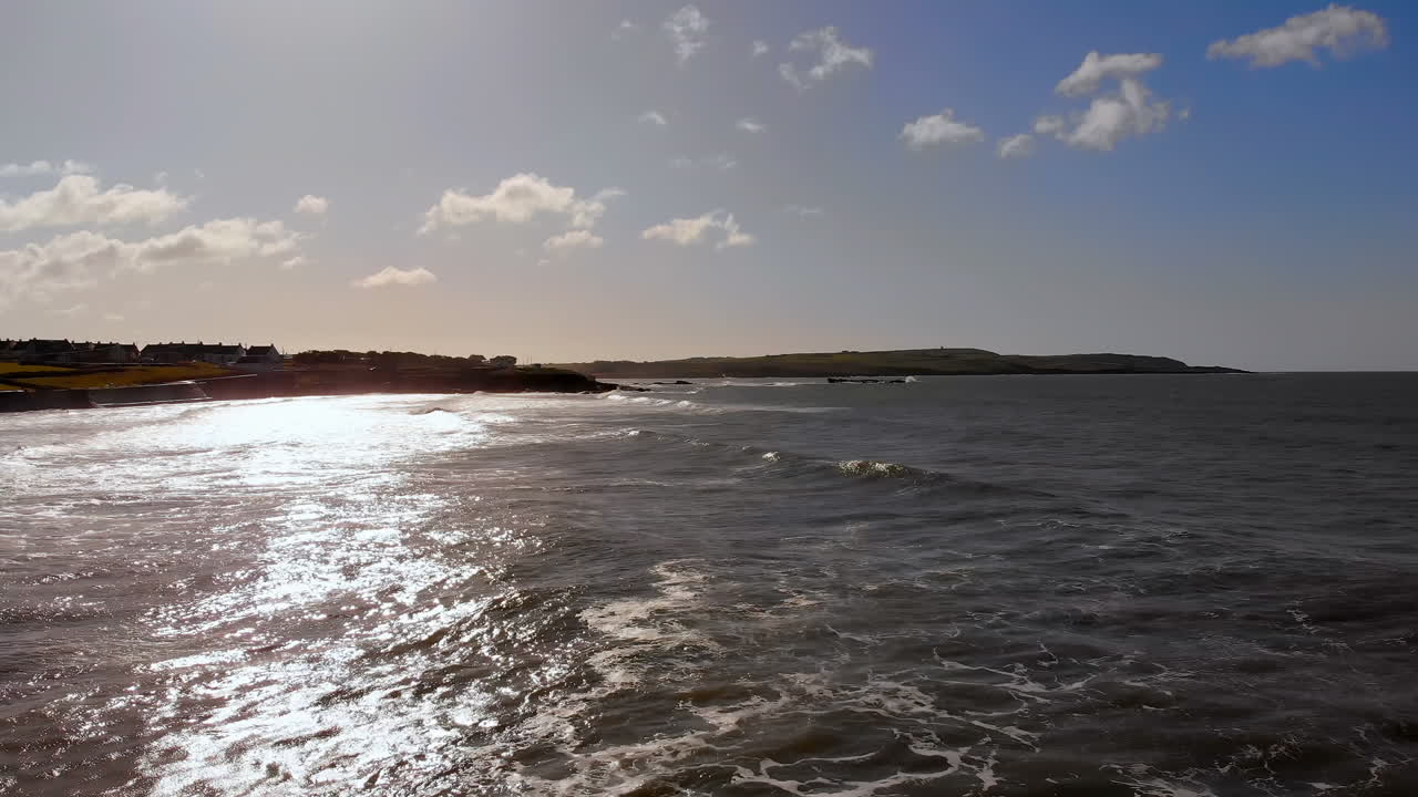 Bellissimo mare in una giornata di sole 4k
