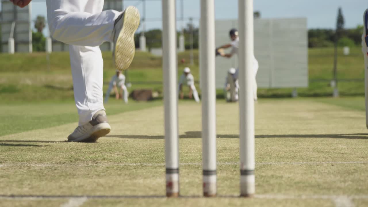 피치 에 있는 크리켓 경기 의 가까운 모습