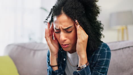 mujer enferma, dolor de cabeza y dolor de estrés