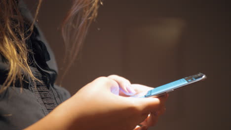 Woman-typing-sms-when-walking-in-hotel-hall