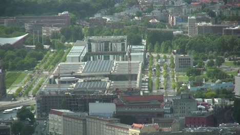 Vista-Aérea-Media-De-Berlín-Desde-La-Torre-De-Televisión-Hacia-Kanzleramt,-Alemania