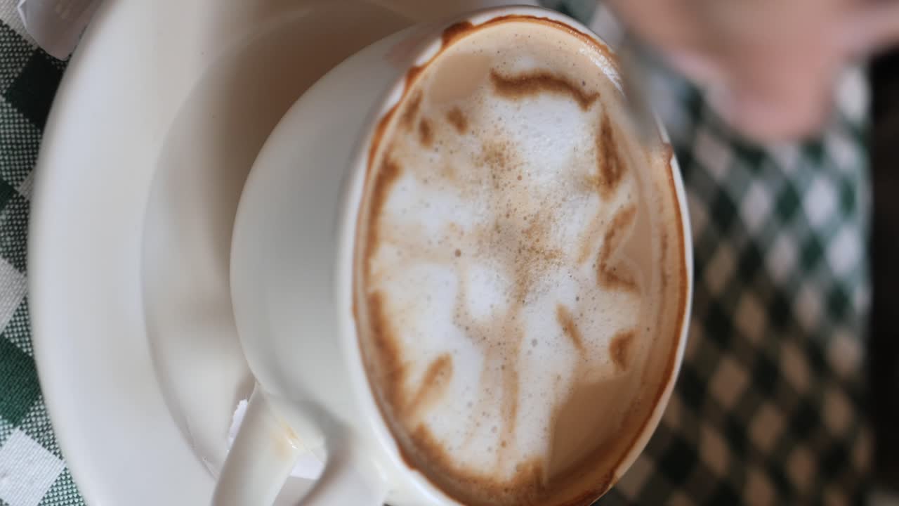 Primo piano di un cappuccino