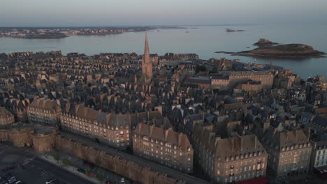 Saint-Malo-old-city-with-Cathedral-bell-tower-at-sunset,-Brittany-in-France