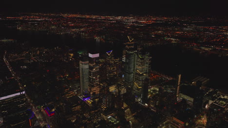 Tall-apartment-buildings-with-lighted-windows.-Night-cityscape-in-background.-Manhattan,-New-York-City,-USA