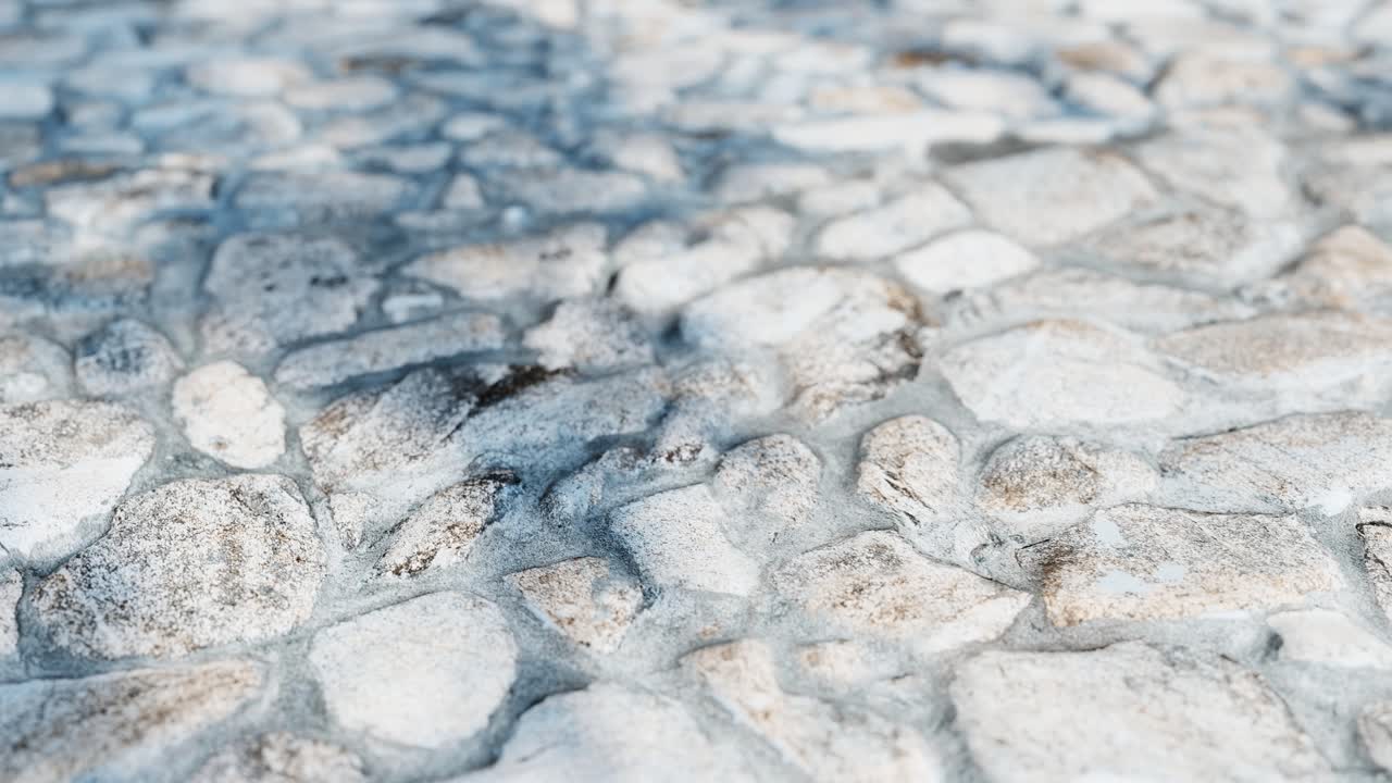 Primo piano della texture di un selciato ruvido